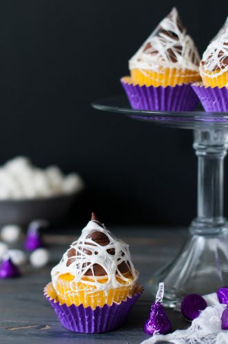 Marshmallow web cupcake topper