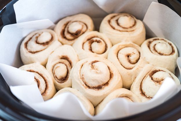 Slow cooker overnight cinnamon rolls