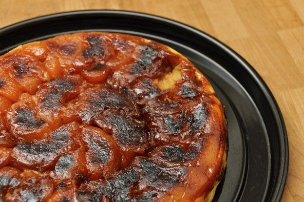 Caramelized upside-down apple cake