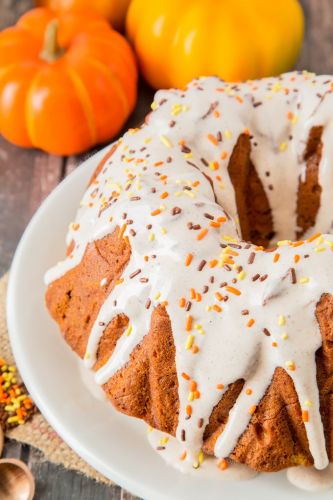 Pumpkin bundt cake with cinnamon cream cheese glaze