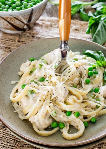 One Pot Chicken and Peas Fettuccine Alfredo