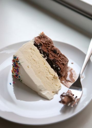 Homemade Ice Cream Crunch Cake