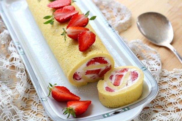 Strawberry swiss roll cake