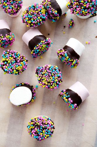 Chocolate-dipped marshmallows