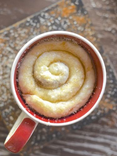 One minute cinnamon roll in a mug