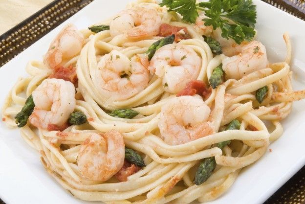 Shrimp liguine with asparagus tips