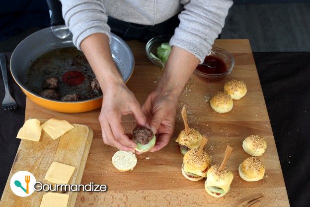 Assemble the burgers: mini patties