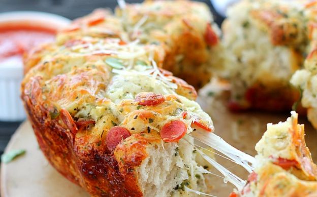 71. Pizza crown pull-apart bread