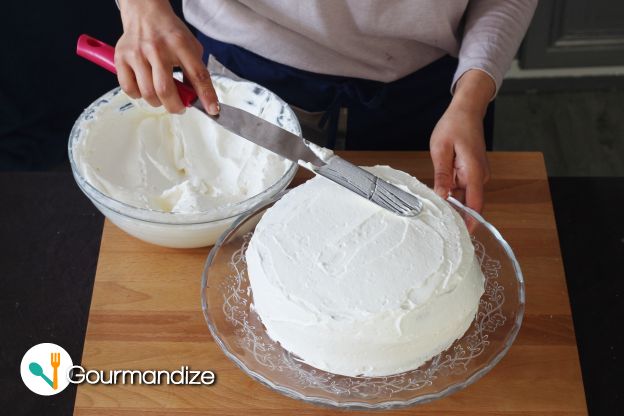 Assembling the cake