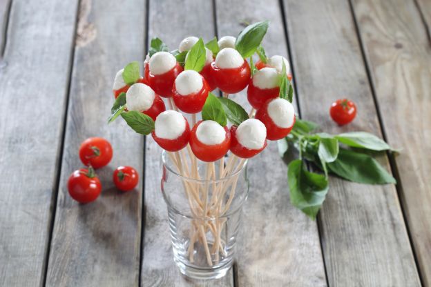 Brochetas de tomate y mozzarella