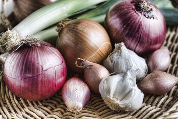 Eggs and alliums (garlic, onions, shallots and leeks)