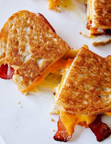 Extra Cheesy Breakfast Grilled CHeese