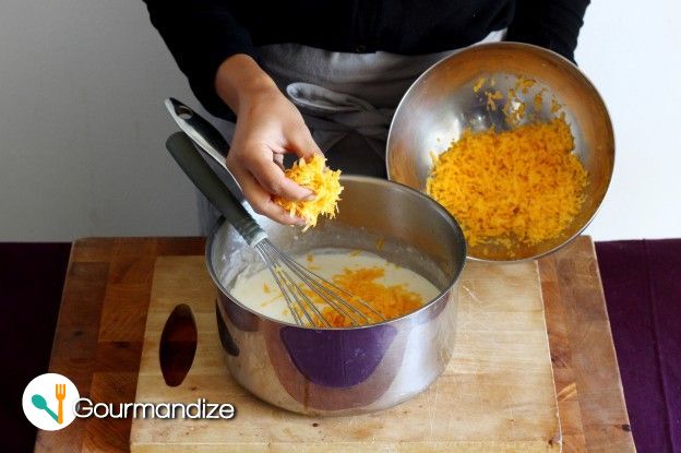 Cheddar Bechamel Preparation