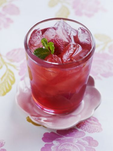 Sparkling raspberry mojito