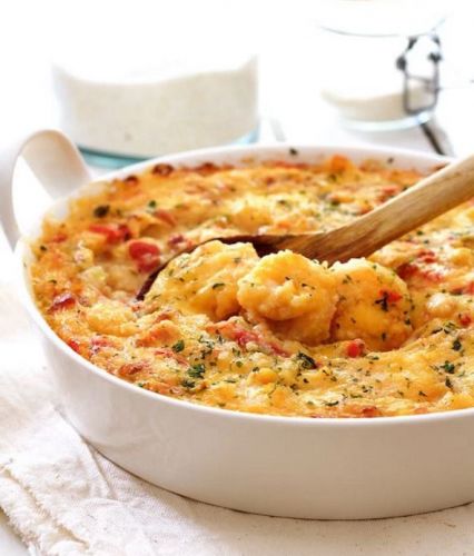 Spicy Shrimp and Grits Casserole with Gouda Cheese