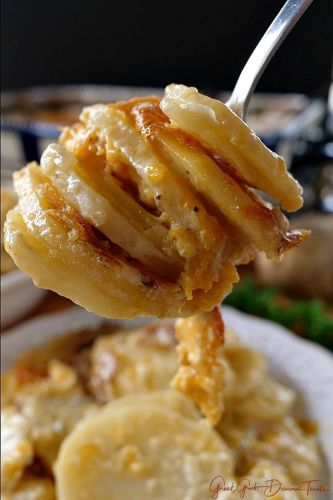 Cheesy garlic scalloped potatoes