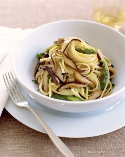 Spaghetti with porcini mushrooms and asparagus