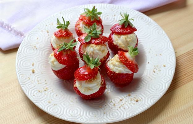 Cheesecake-Stuffed Strawberries