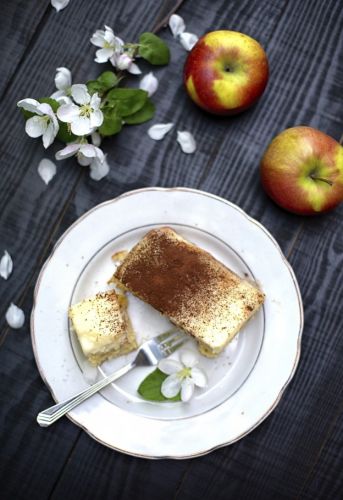 Apple tiramisu