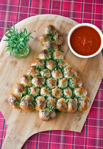 Christmas Tree Pull-Apart Bread