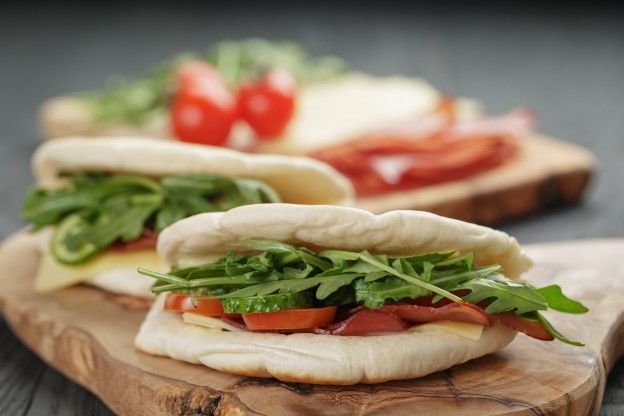 Ham and tomato pitas