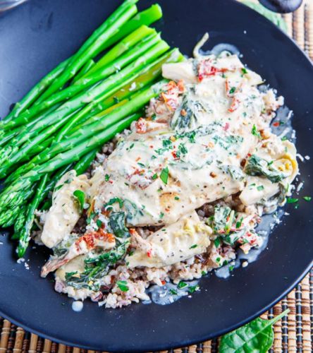 Spinach And Artichoke Skillet Chicken With Sundried Tomatoes