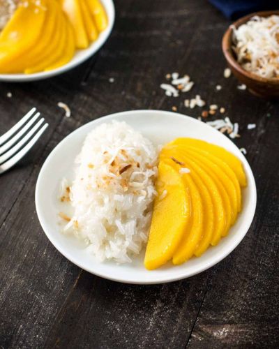 Khao Niaow Ma Muang (Mango Sticky Rice)