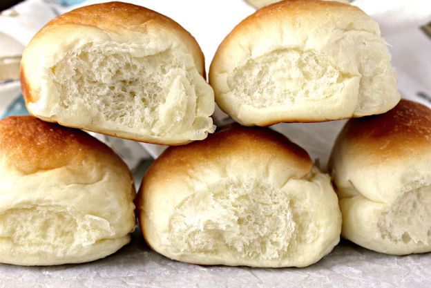 Buttermilk dinner rolls