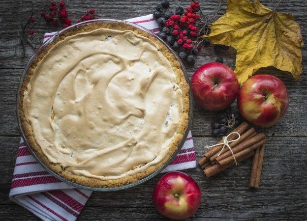 Apple meringue pie