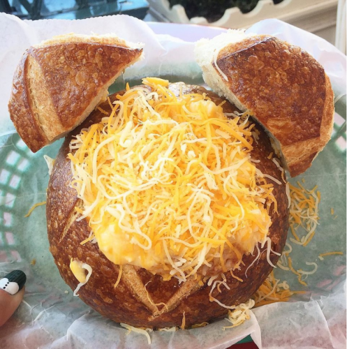 DISNEYLAND: CHILI MAC N CHEESE BREAD BOWL