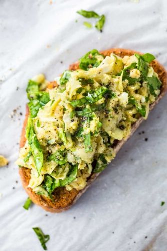 10-Minute White Bean Artichoke Basil Toasts