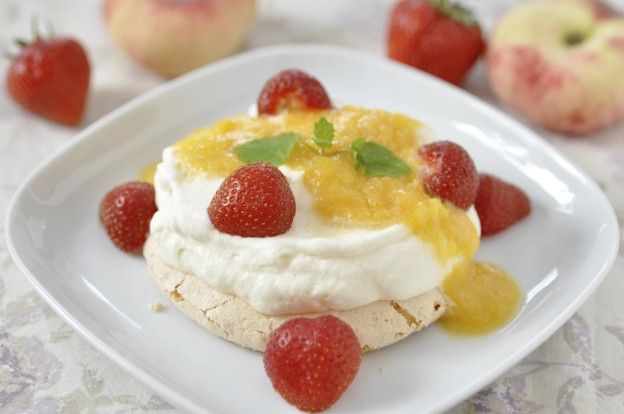 Peach pavlova