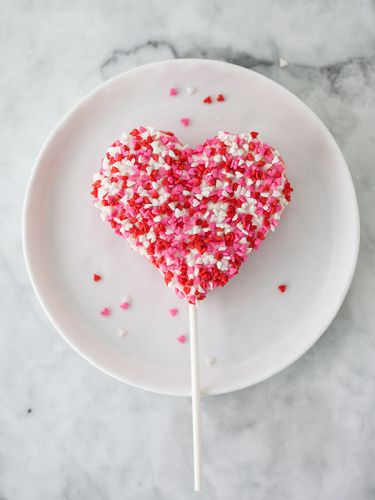 Rice Krispie Valentine Lollipops