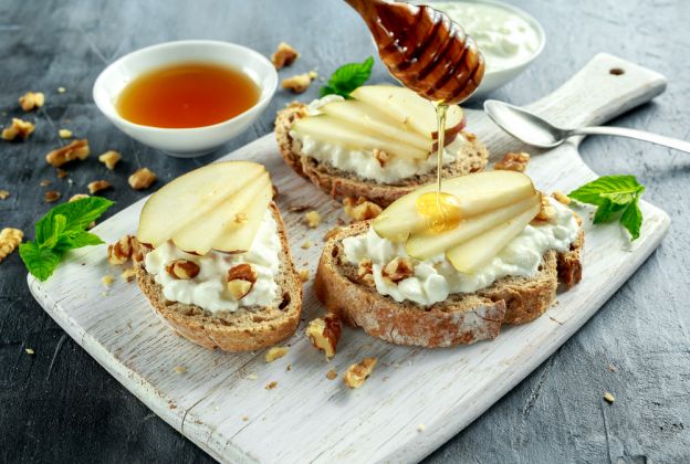 Sweet Cottage Cheese Bruschetta