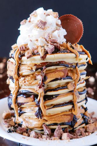 chocolate peanut butter cup pancakes