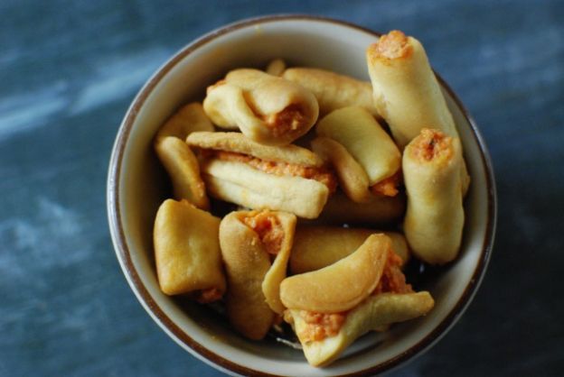 HOMEMADE COMBOS PEPPERONI PIZZA CRACKER