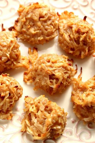 Pumpkin spice coconut macaroon cookies