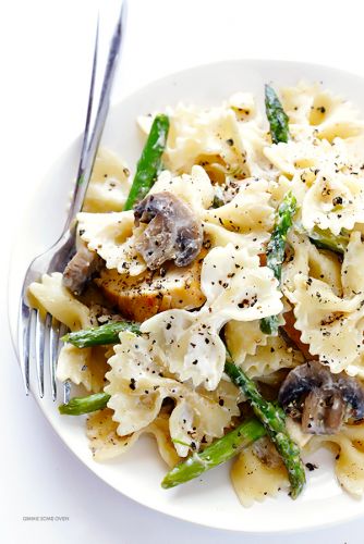 PASTA WITH GOAT CHEESE, CHICKEN, ASPARAGUS AND MUSHROOMS