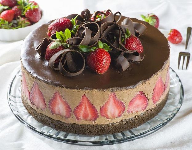 Strawberry chocolate cake