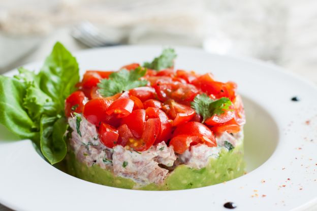 Tartar de atún y tomate