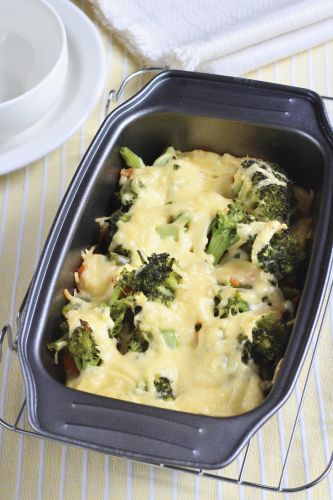 Baked broccoli in cheese sauce