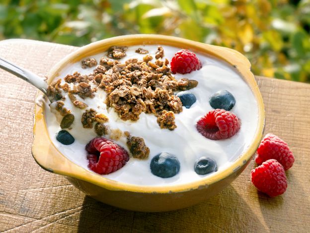 Granola with Yogurt and Summer Berries