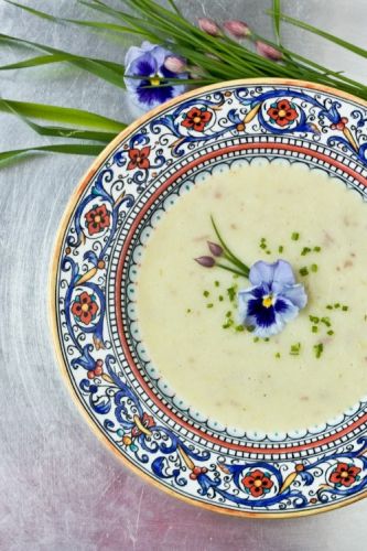 Vichyssoise (Cold Leek & Potato Soup)