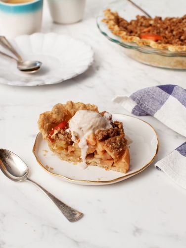 Vegan Apple Pie with Crumble