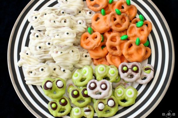 Halloween pretzels, 3 ways