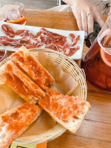 Pan tumaca: Bread with Tomato and Olive Oil