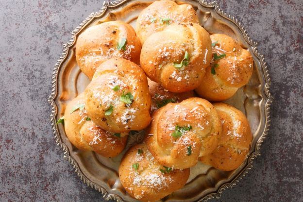 Cheesy Garlic Knots