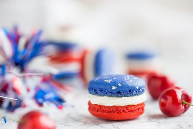 Red, white and blue cherry cheesecake macarons