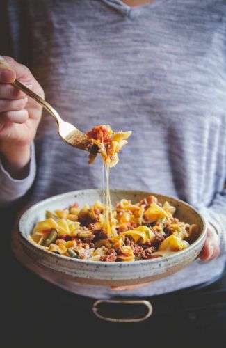 5-Ingredient Cheesy Beef and Egg Noodle Casserole