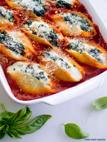 Spinach and ricotta stuffed shells